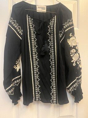 Savanna Jane Black Blouse with White Floral Embroidery S/M